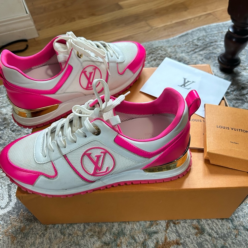 Selling my Louis Vuitton Runaway sneakers. Size 9 women’s.